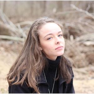 Meet your Posher, Olivia